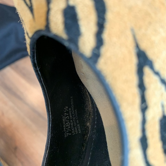 Rare! GUC Vintage BCBG Animal Print Suede Pump by BCBG 7.5b - Picture 7 of 11